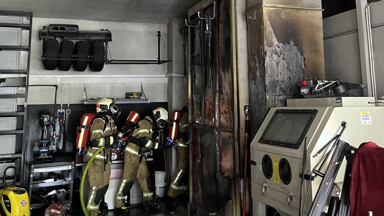 In einer Lackierei war ein Brand ausgebrochen. 