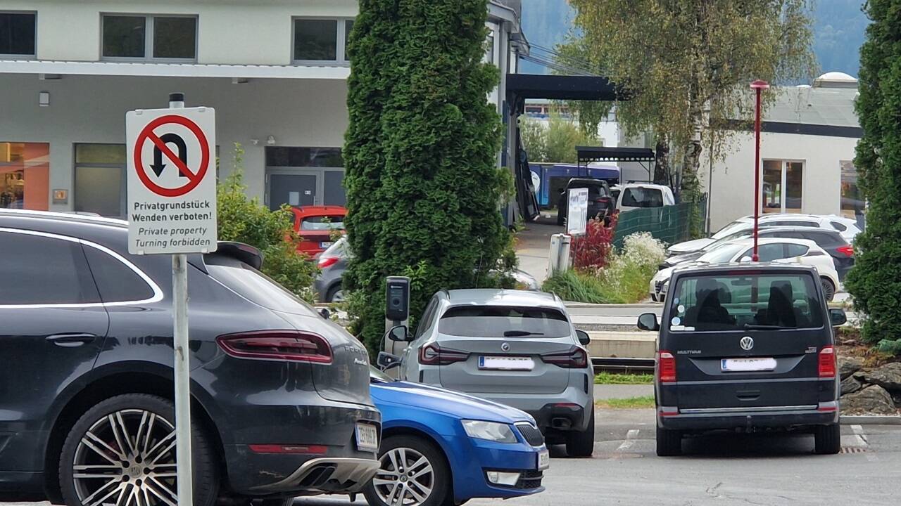 “Bereits das kurze Reversieren auf einem Privatparkplatz stellt eine Besitzstörung dar“, heißt es im Schreiben der Rechtsanwaltskanzlei an Jens Grabow. Dieser hatte im Juni sein Auto an dieser Stelle gewendet - und drei Monate später einen Anwaltsbrief erhalten. 