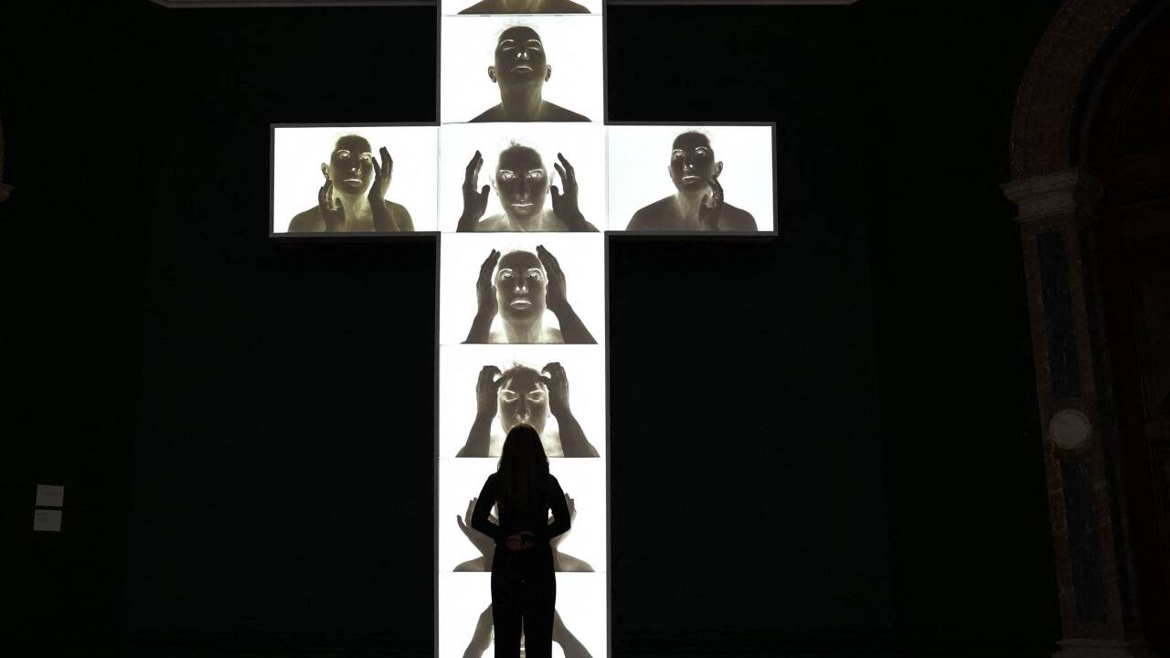 2023 in London: „Four Crosses“ von Marina Abramovic 2023 in London: „Four Crosses“ von Marina Abramovic
