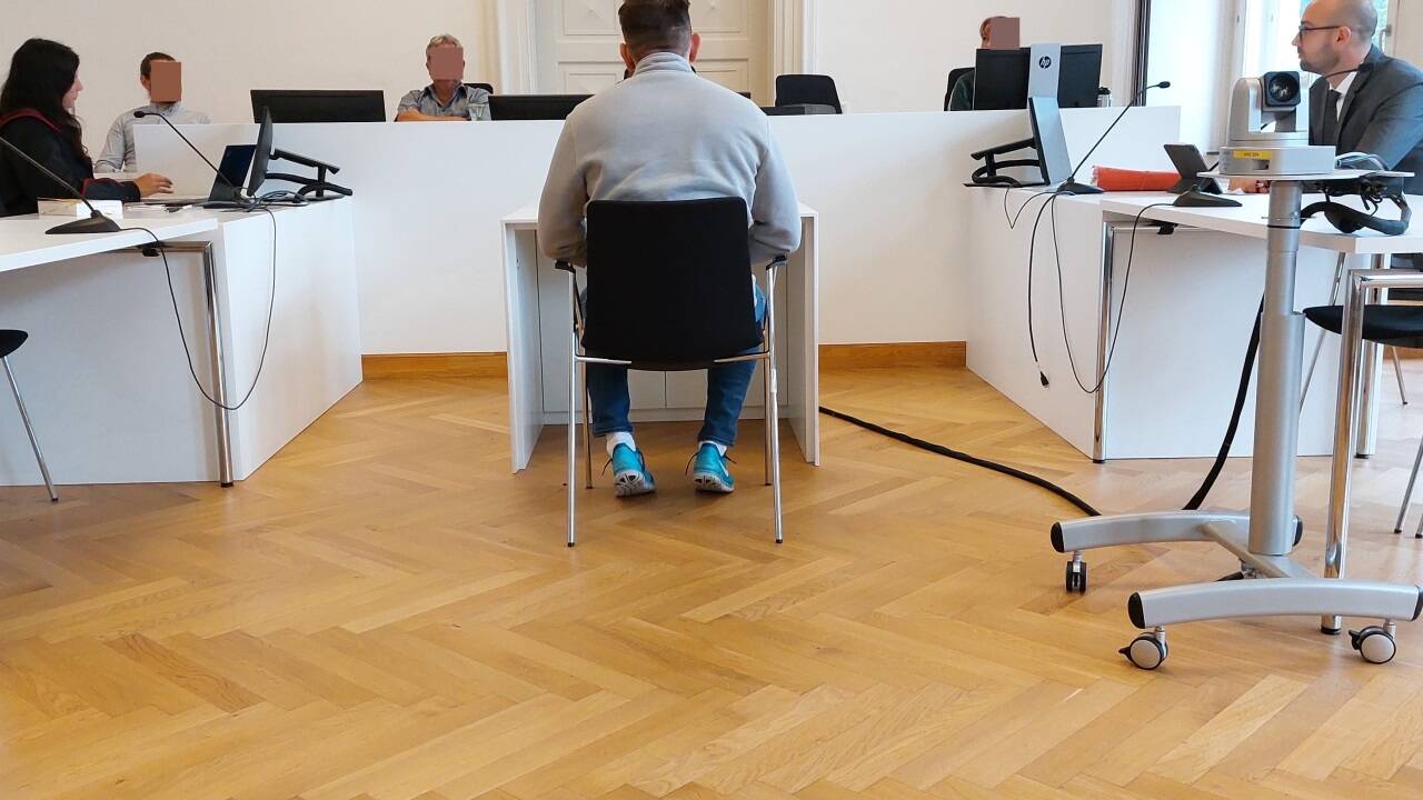 Der 37-Jährige zeigte sich am Donnerstag vor Gericht umfassend geständig. Dass die Juwelen des Opfers eine Million Euro wert gewesen sein sollen, bezweifelt er jedoch sehr. Der 37-Jährige zeigte sich am Donnerstag vor Gericht umfassend geständig. Dass die Juwelen des Opfers eine Million Euro wert gewesen sein sollen, bezweifelt er jedoch sehr.