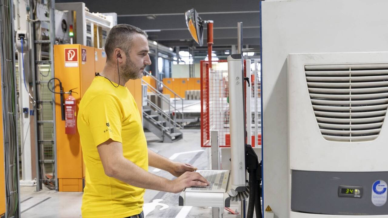An der Produktionsanlage für Fußböden 
