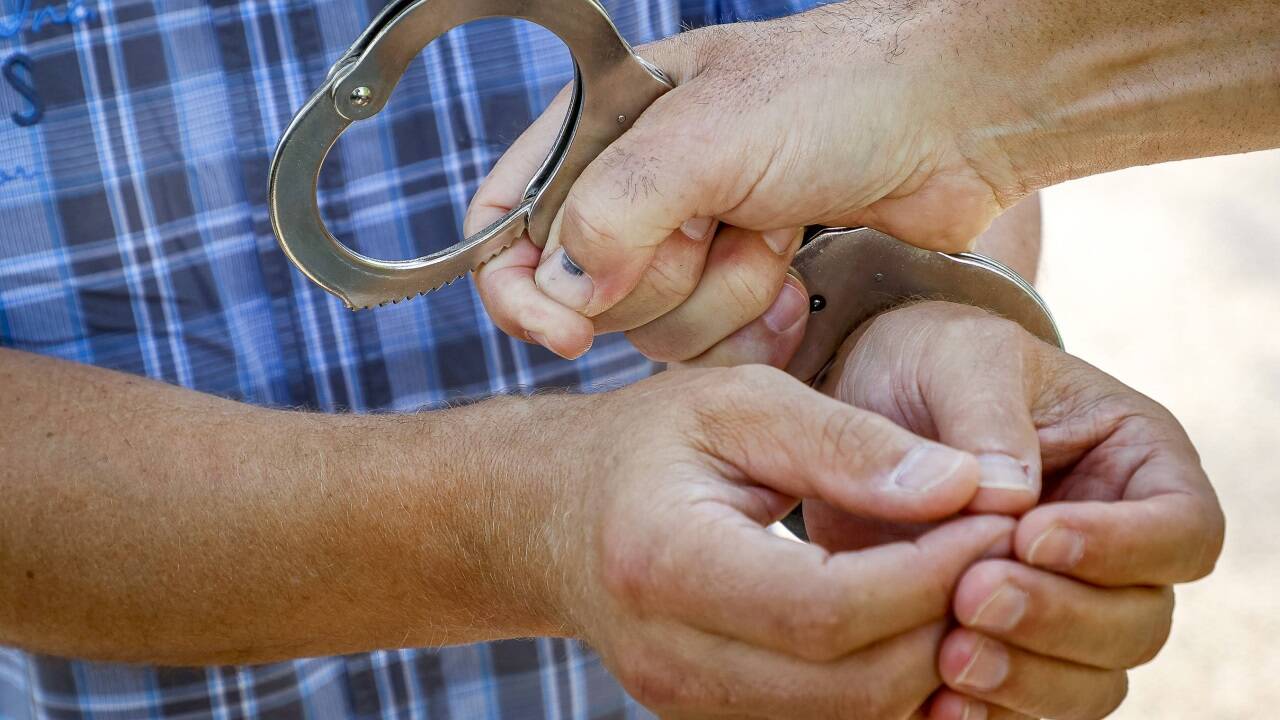 Der 40-Jährige wurde festgenommen und in die Justizanstalt Salzburg gebracht (Symbolbild). 