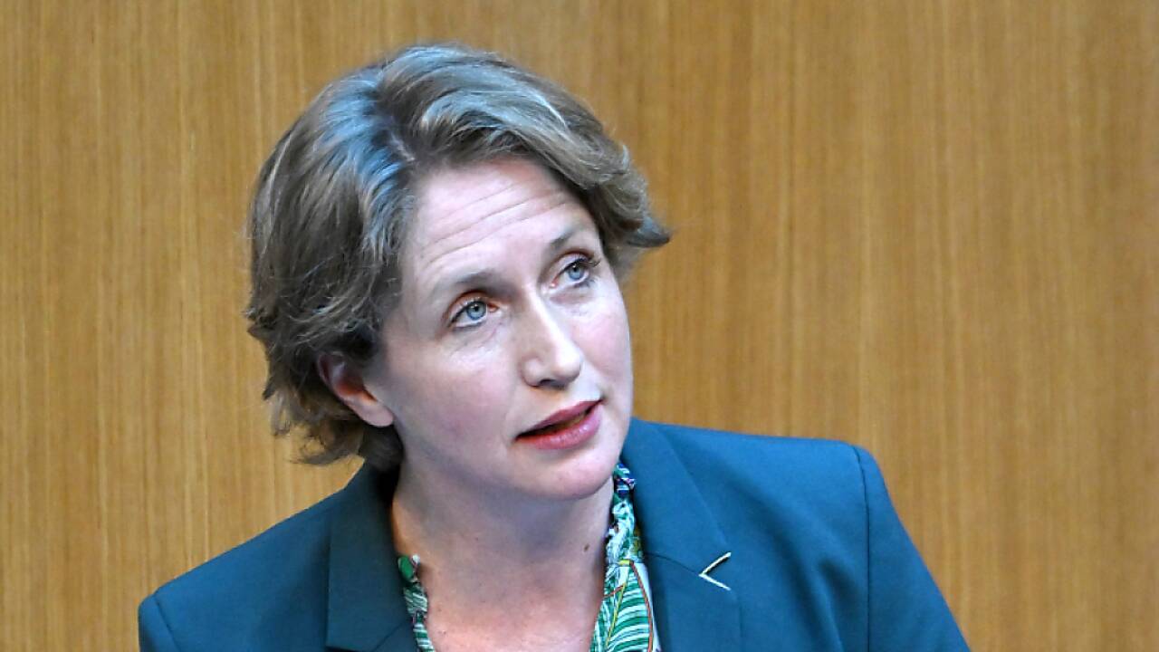 -Loyalit-tskonflikt-bei-den-Neos-Abgeordnete-Stephanie-Krisper-legt-Mandat-zur-ck