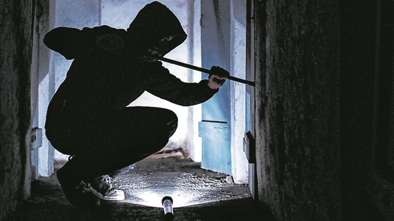 Einbrecher-l-ste-in-Saalfeldener-Gesch-ft-den-Alarm-aus-Festnahme