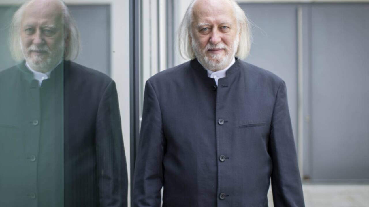 Nobelpreistr-ger-Krasznahorkai-distanziert-sich-von-Orb-n-Gl-ckw-nschen