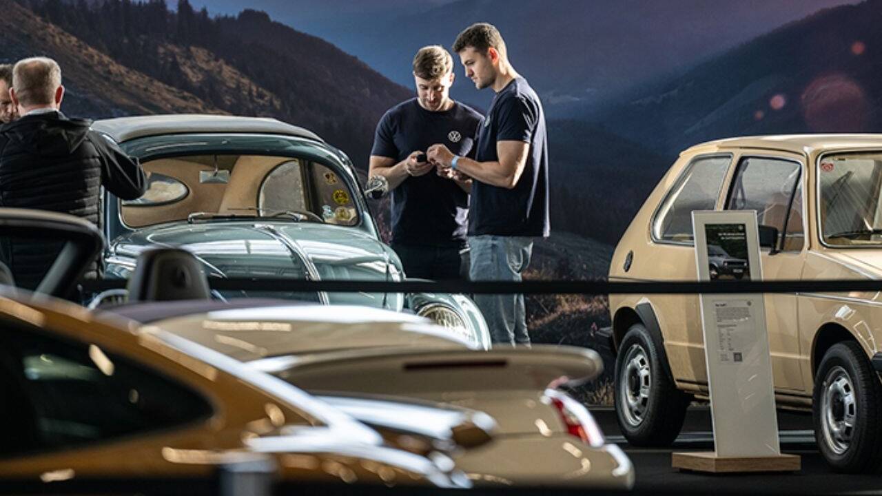 Marktplatz für Oldtimerfreunde - Ob Zweirad oder Vierrad, für's Gelände oder für die Straße. Auf der Classic Expo in Salzburg trifft sich alles, was in der Oldtimerszene Rang und Namen hat, Fahrzeuge wie Händler. 