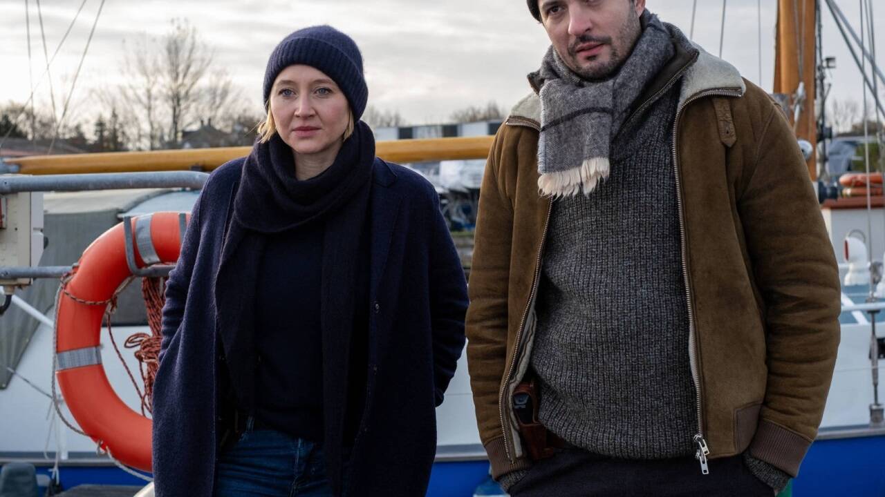 Nora Weiss (Anna Maria Mühe) und Ben Salawi (Camill Jammal) ermitteln am Hafen. 