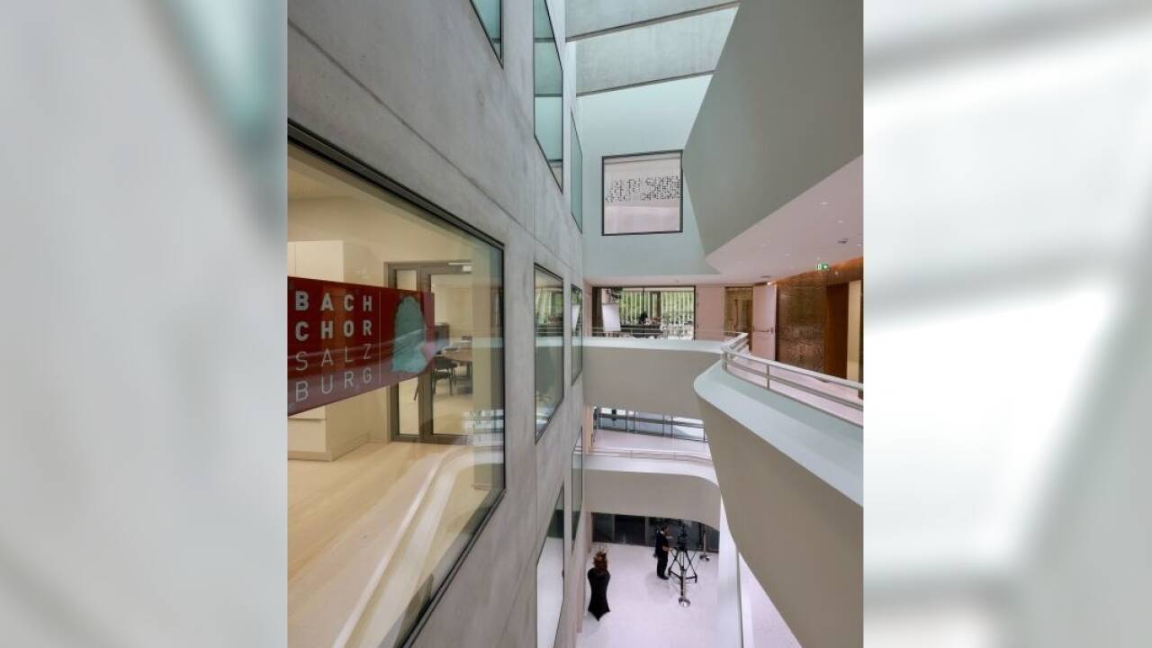 Nach zweieinhalb Jahren Bauzeit wurde das neue Gebäude Universität Mozarteum am Kurgarten am Freitag offiziell eröffnet. 