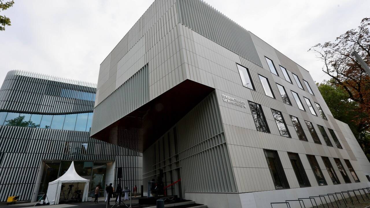 Nach zweieinhalb Jahren Bauzeit wurde das neue Gebäude Universität Mozarteum am Kurgarten am Freitag offiziell eröffnet. 