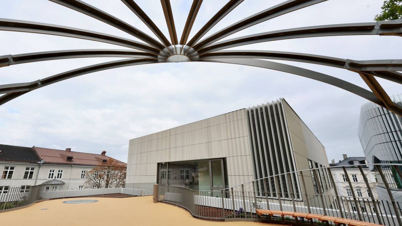 Nach zweieinhalb Jahren Bauzeit wurde das neue Gebäude Universität Mozarteum am Kurgarten am Freitag offiziell eröffnet. 