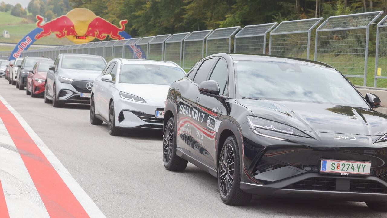 Leise Testfahrten auf der Rennstrecke im Nesselgraben. 