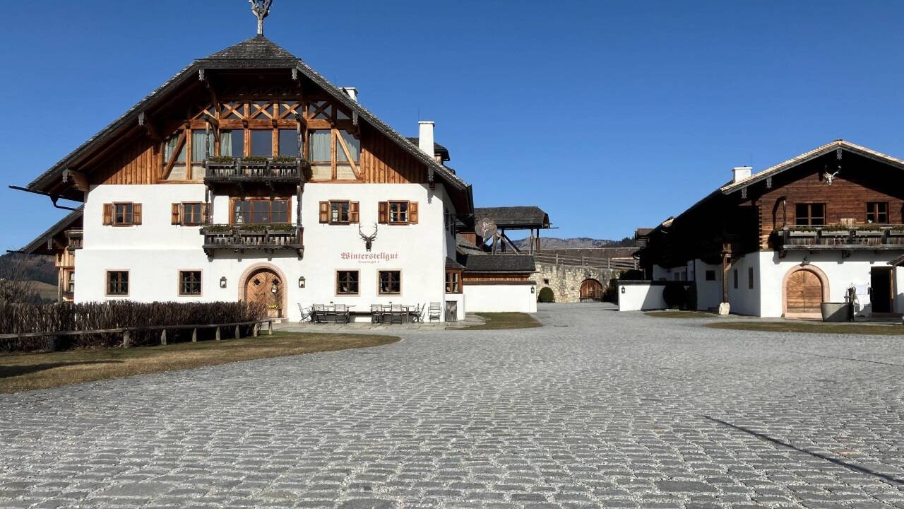 Das Winterstellgut gehört zum Imperium von Red Bull. 
