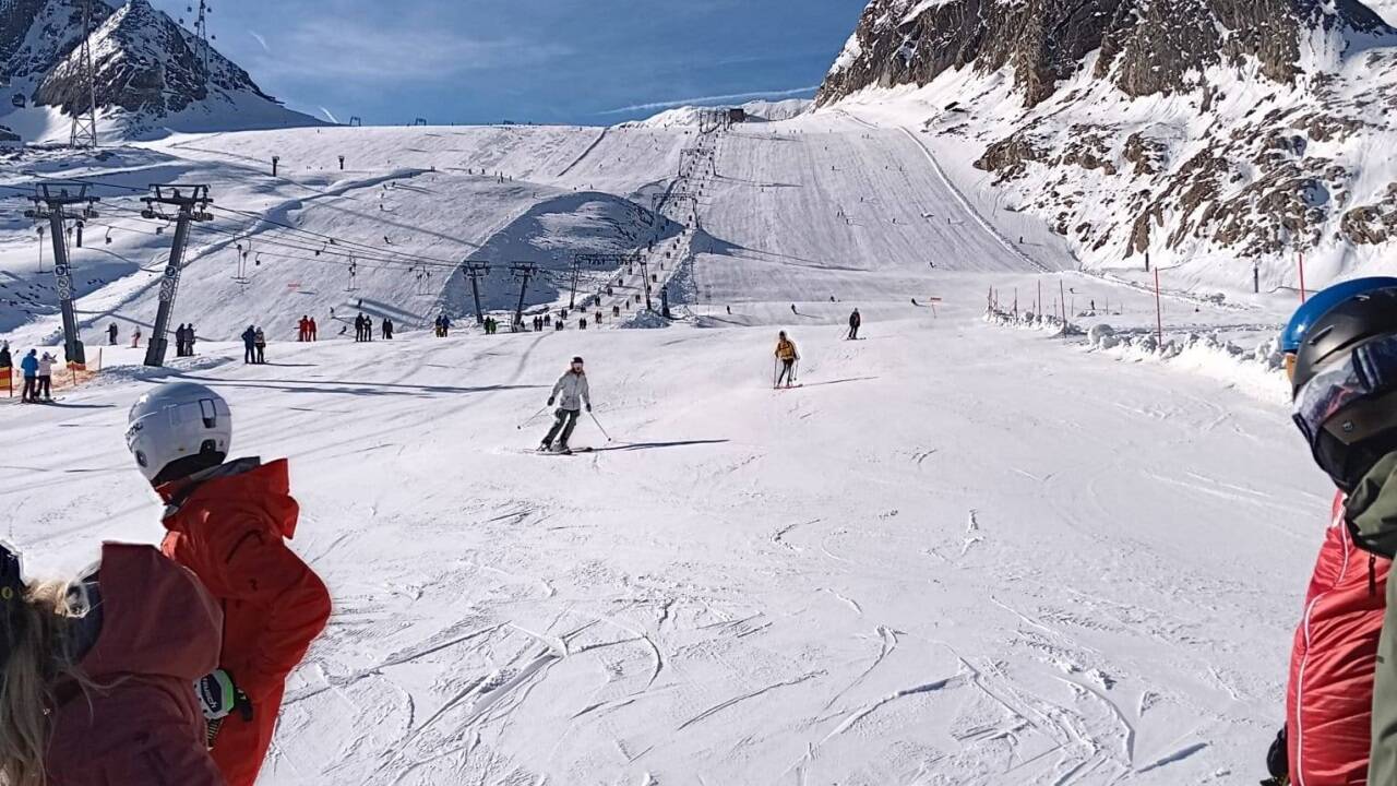 Der-Salzburger-Skiwinter-2025-26-ist-er-ffnet-Startschuss-auf-dem-Kitzsteinhorn