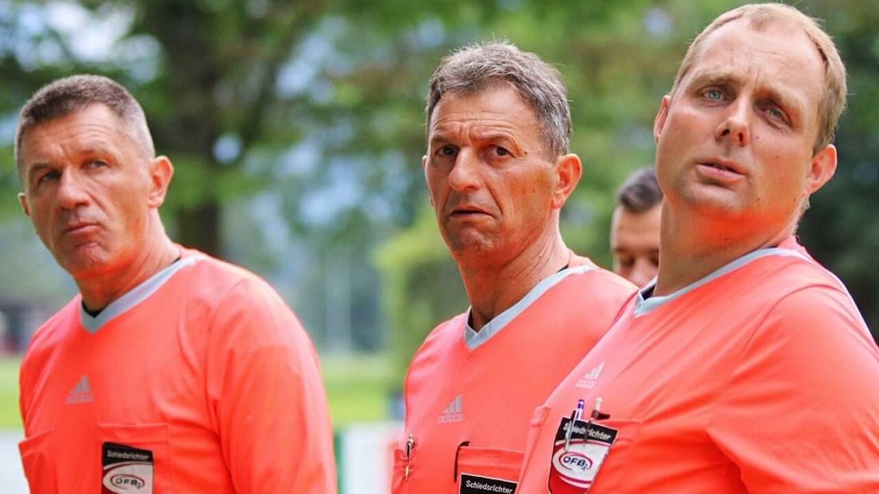 Auf dem Weg in die Salzburger Liga spielen auch Schiedsrichter eine Rolle (Symbolbild). 