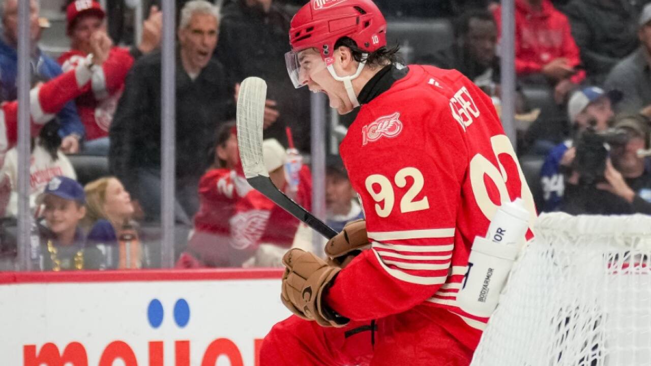 Marco Kasper jubelt über sein erstes NHL-Saisontor 
