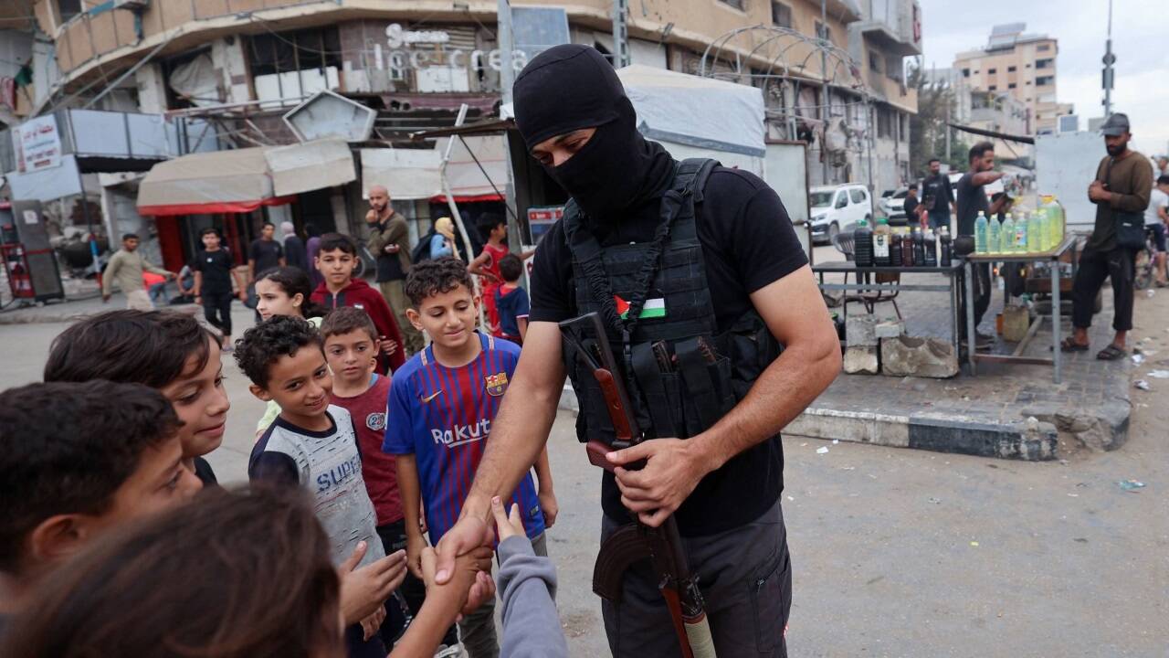 Die Mitglieder der Hamas sind weiter bewaffnet und zeigen sich nach der Waffenruhe nun wieder offen in Gaza.  