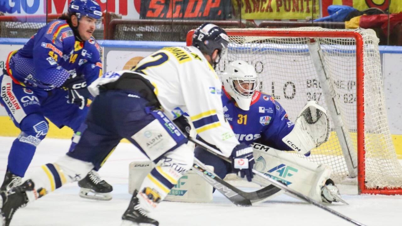 Tim Coffman bezwang Asiagos Keeper drei Mal. 