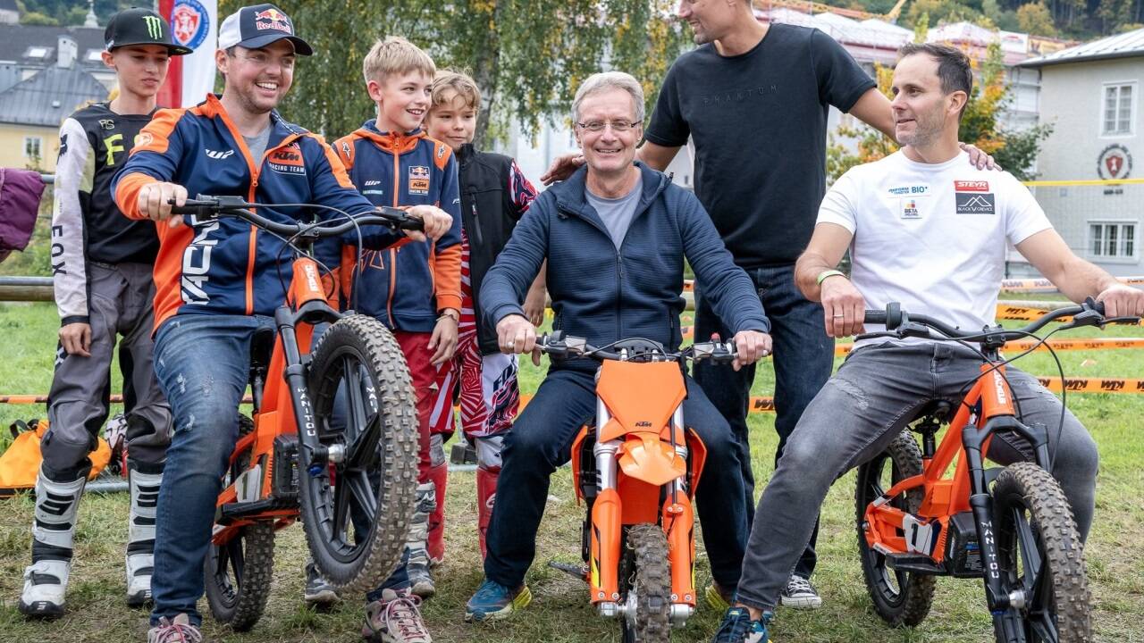 Auch Sportstars wie Matthias Walkner, Thomas Stangassinger, Stefan Ilsanker oder Philipp Schörghofer (im Bild von links) besuchten den ersten Halleiner Kinder- und Jugendsporttag. 