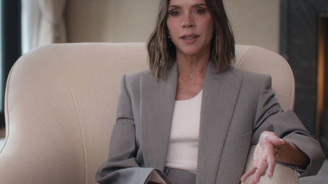 Das einstige Spice Girl und Ehefrau der Fußballikone David Beckham ist als Modedesignerin und Influencer erfolgreich. Auf diesem Weg begleitet sie Regisseurin Nadia Hallgren in einer dreiteiligen Miniserie für Netflix.  