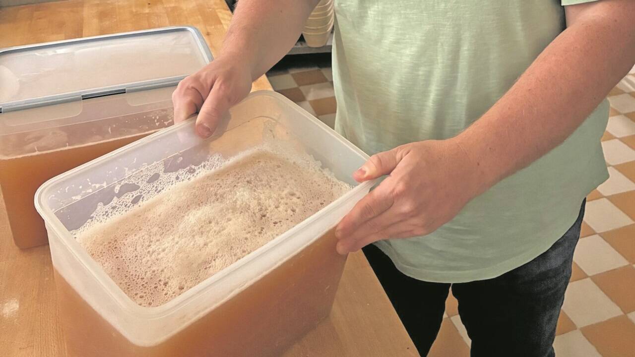 Die Hefe produzieren die Bäcker selbst aus Apfelsaft. 