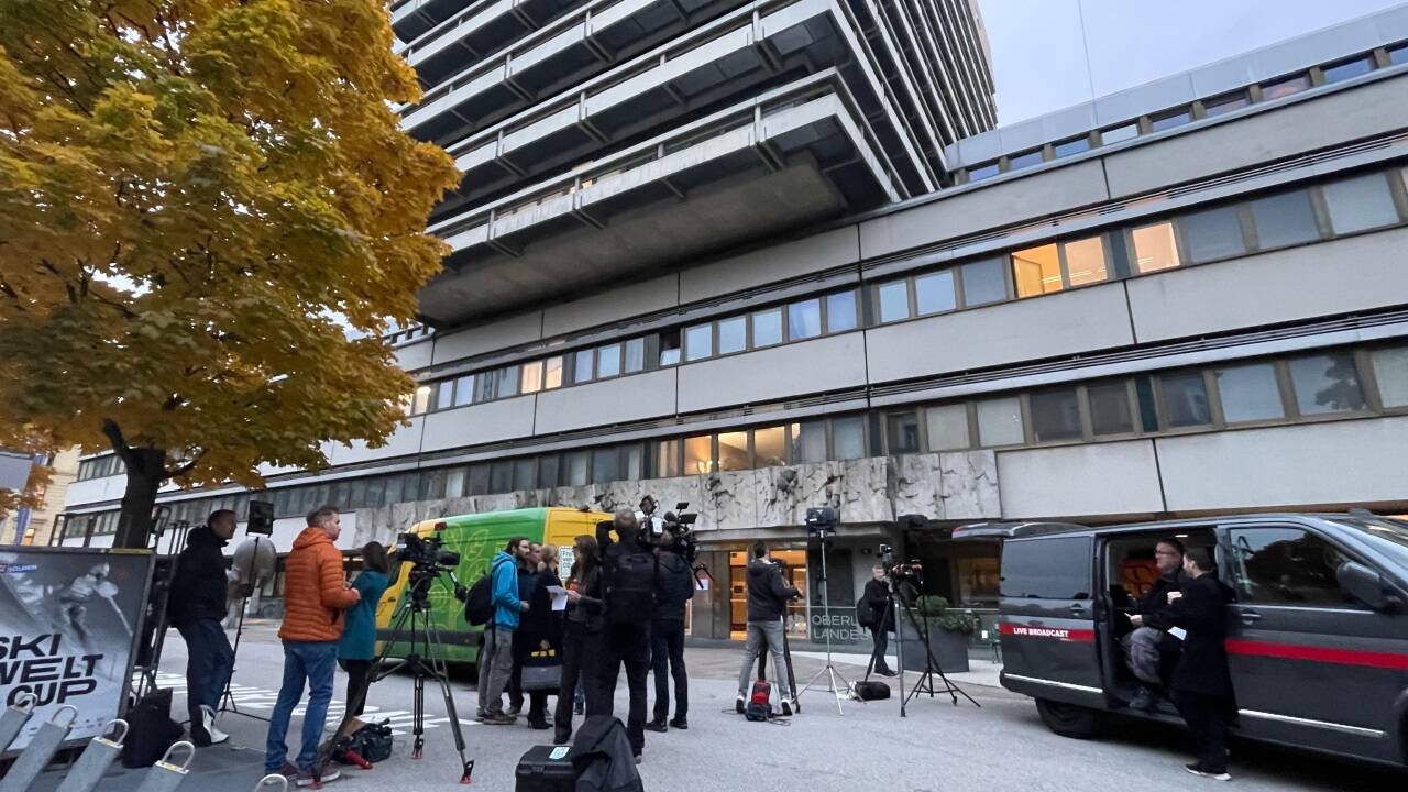 Großer Medienandrang vor dem Landesgericht in Innsbruck. 