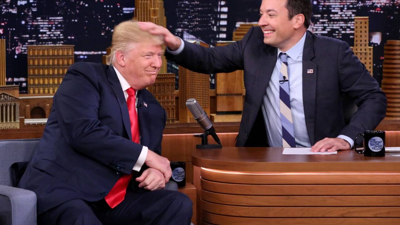 Donald Trump kurz vor seiner ersten Präsidentschaft, zu Gast bei Late-Night-Talker Jimmy Fallon. Donald Trump kurz vor seiner ersten Präsidentschaft, zu Gast bei Late-Night-Talker Jimmy Fallon.