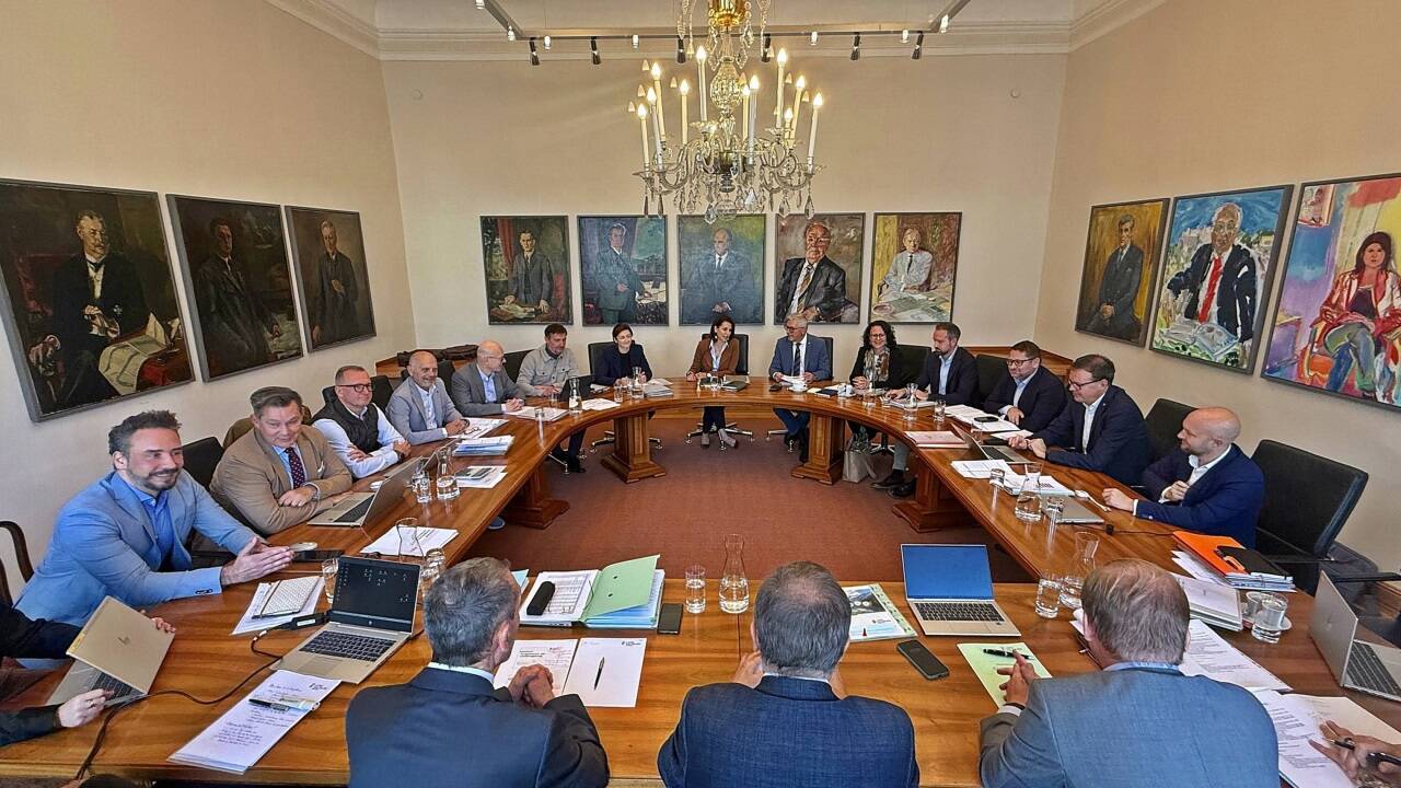 Die schwarz-blaue Landesregierung verhandelte das Budget für 2026 – es waren zähe Verhandlungen am Montag. Die schwarz-blaue Landesregierung verhandelte das Budget für 2026 – es waren zähe Verhandlungen am Montag.