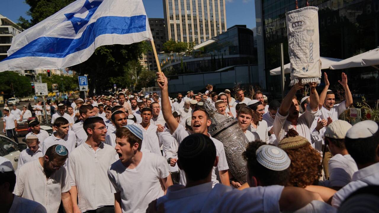 Freude in Tel Aviv, aber die Übergabe der Leichen von verstorbenen Geiseln im Gazastreifen könnte noch Wochen dauern. 