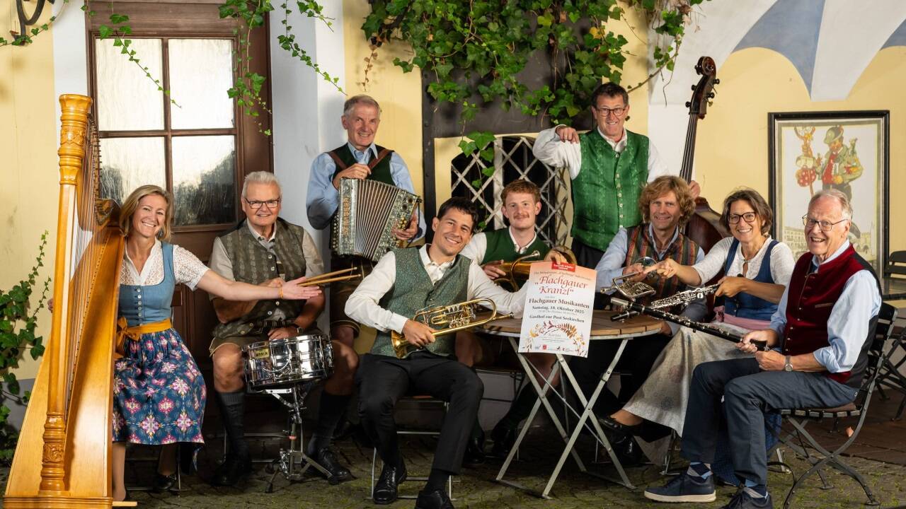 Flachgauer Musikanten: Waltraud Stögner (Harfe), Gerhard Haslauer (Schlagzeug), Markus Helminger (Harmonika), Christian Simmeth (Trompete), Florian Radauer (Tenorhorn), Sepp Radauer (Bass), Michael Salzmann (Trompete), Katharina Pföss (Klarinette), Karl Müller (Klarinette). 