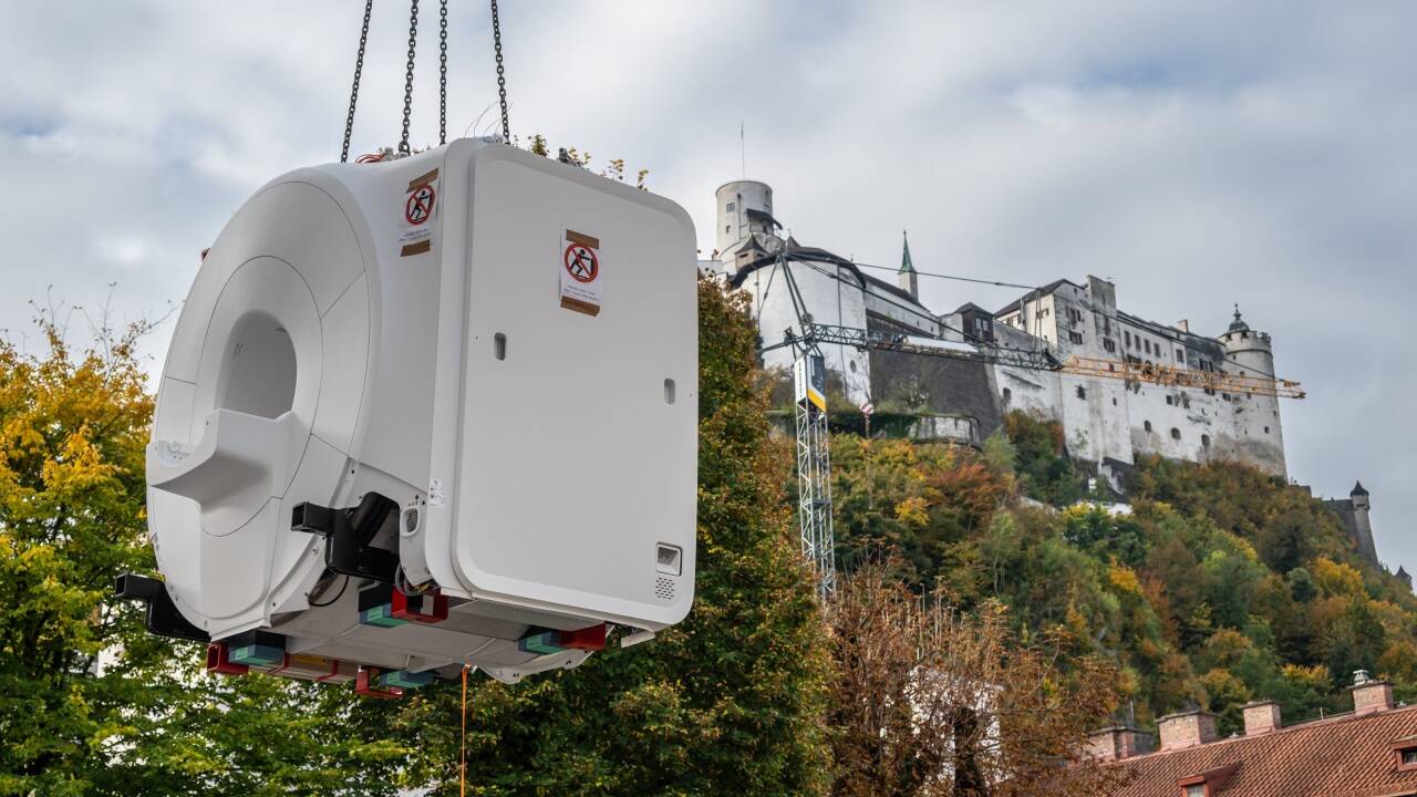 Hochmodernes MRT-Gerät wurde in Krankenhaus der Barmherzigen Brüder Salzburg geliefert 