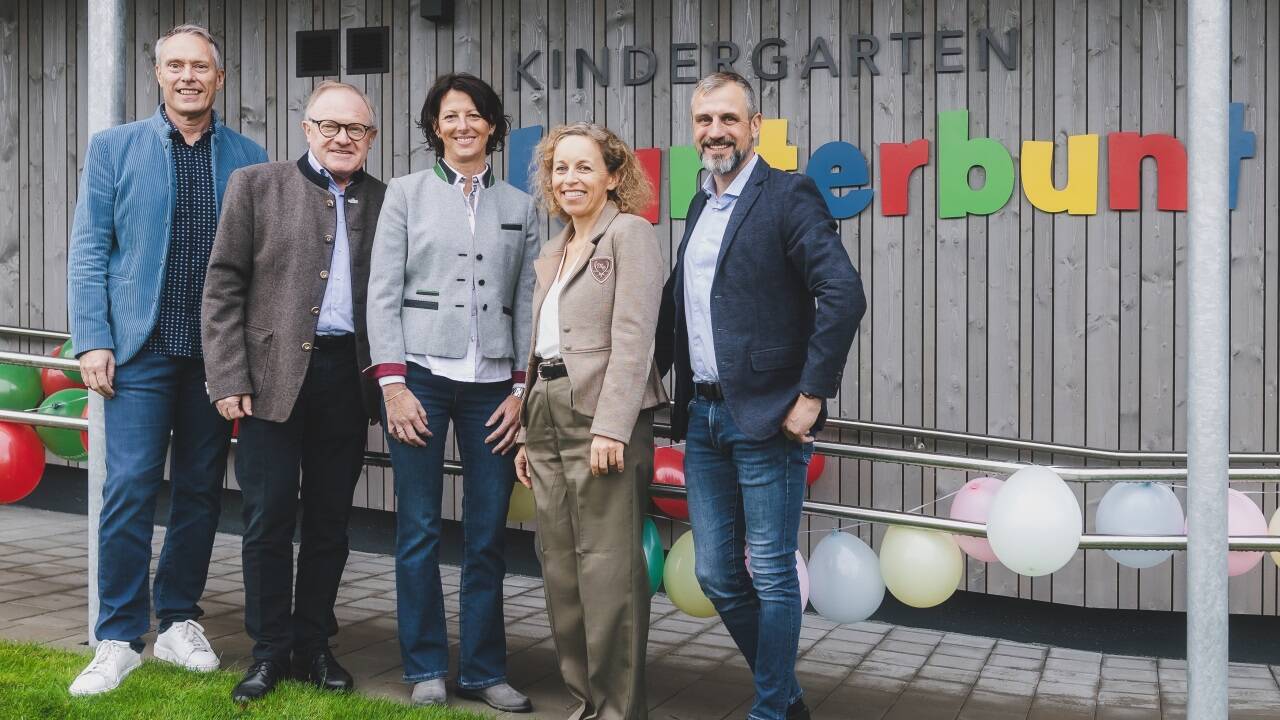 V. l.: Hannes Mayer, Erich Egger (beide Schmitten), Marianne Wallner (Ebster), Alexandra Daxer (Kindergartenleiterin) und Rafael Paulischin-Hovdar (AMD Salzburg).  