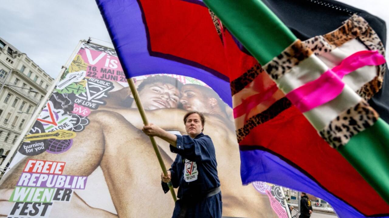 Rücktrittsreif? - Milo Rau hält die Fahne hoch 