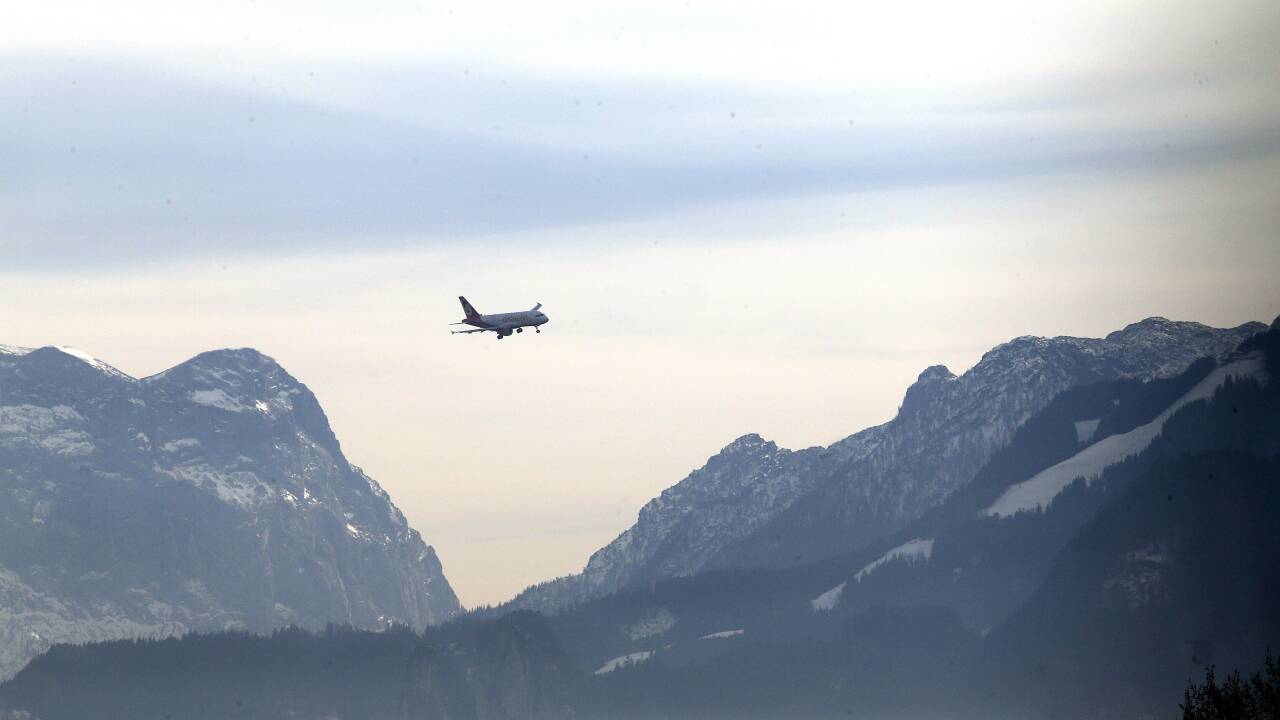 Wenn es das Wetter zulässt, erfolgen die Starts und Landungen auf dem Salzburger Flughafen von Süden. Das hat Folgen für die Anrainergemeinden im Flachgau und Tennengau. Wenn es das Wetter zulässt, erfolgen die Starts und Landungen auf dem Salzburger Flughafen von Süden. Das hat Folgen für die Anrainergemeinden im Flachgau und Tennengau.