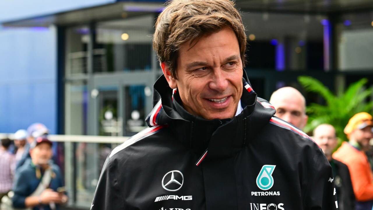 Mercedes-Teamchef Toto Wolff hat die Verträge mit George Russell und Kimi Antonelli verlängert. 