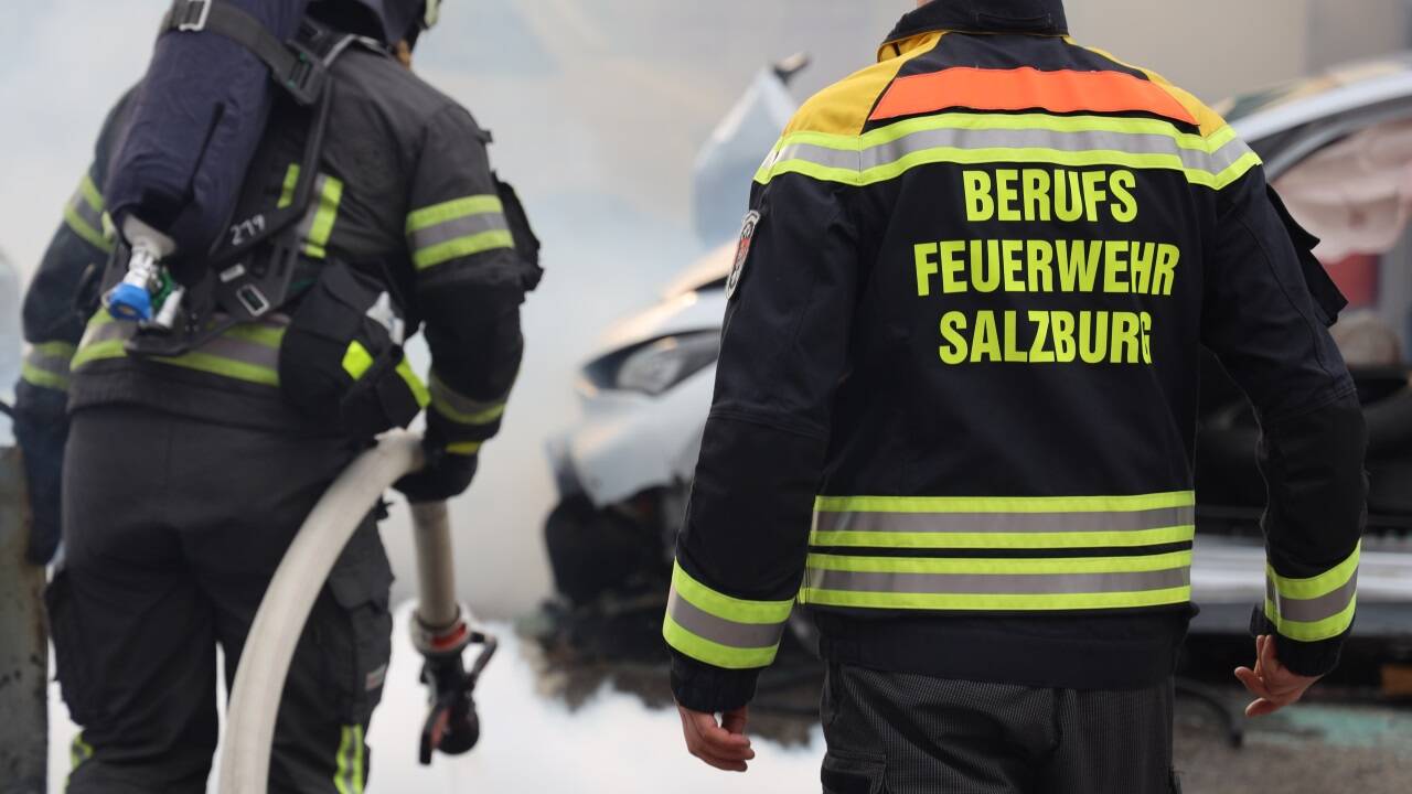 Dann wurden die Flammen mittels Hochdruckrohr eingedämmt. 
