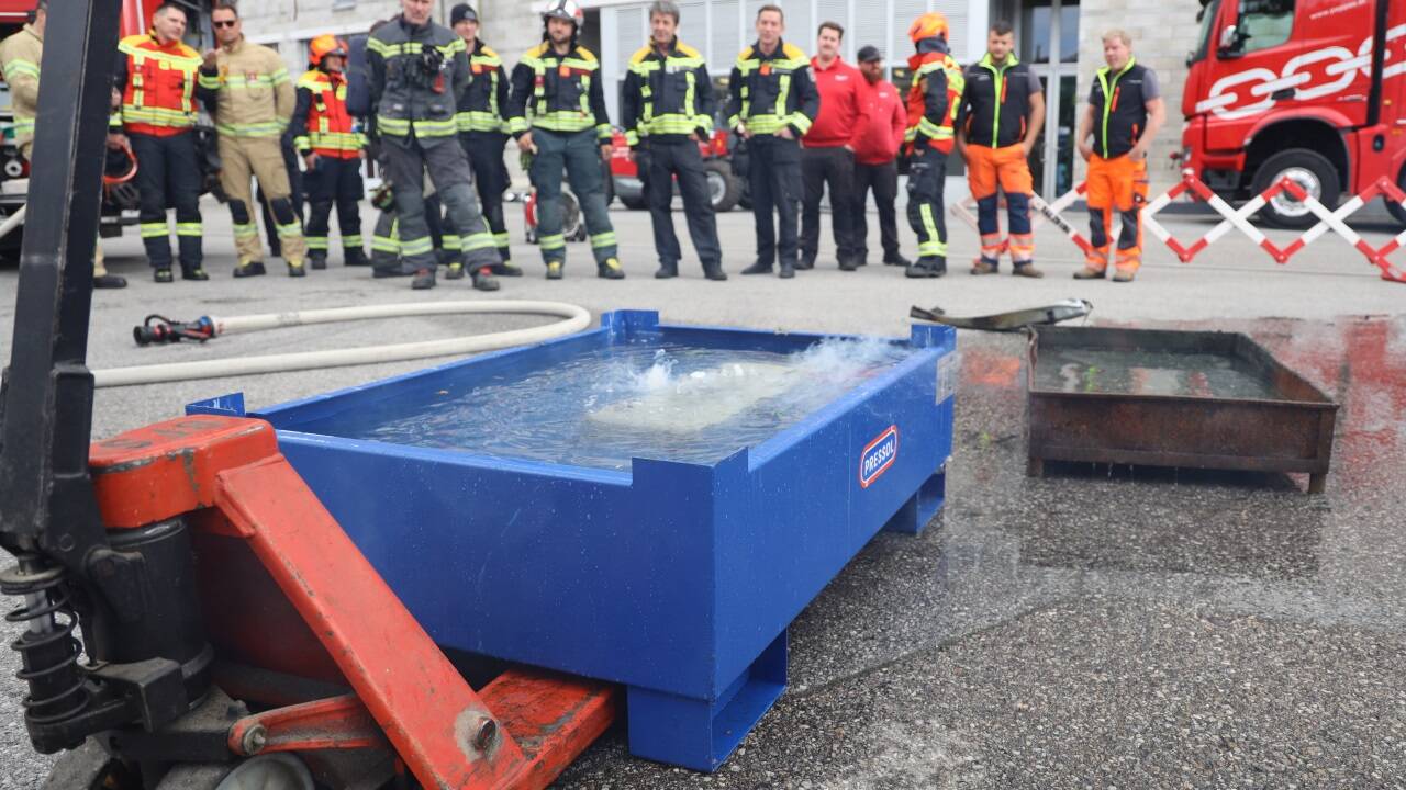 Zuletzt ging es für die Batterie zum Abkühlen ins Wasserbad. 