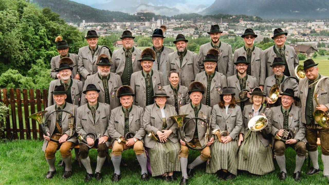 Der 1. Salzburger Jägerchor und seine Jagdhornbläser. Der 1. Salzburger Jägerchor und seine Jagdhornbläser.