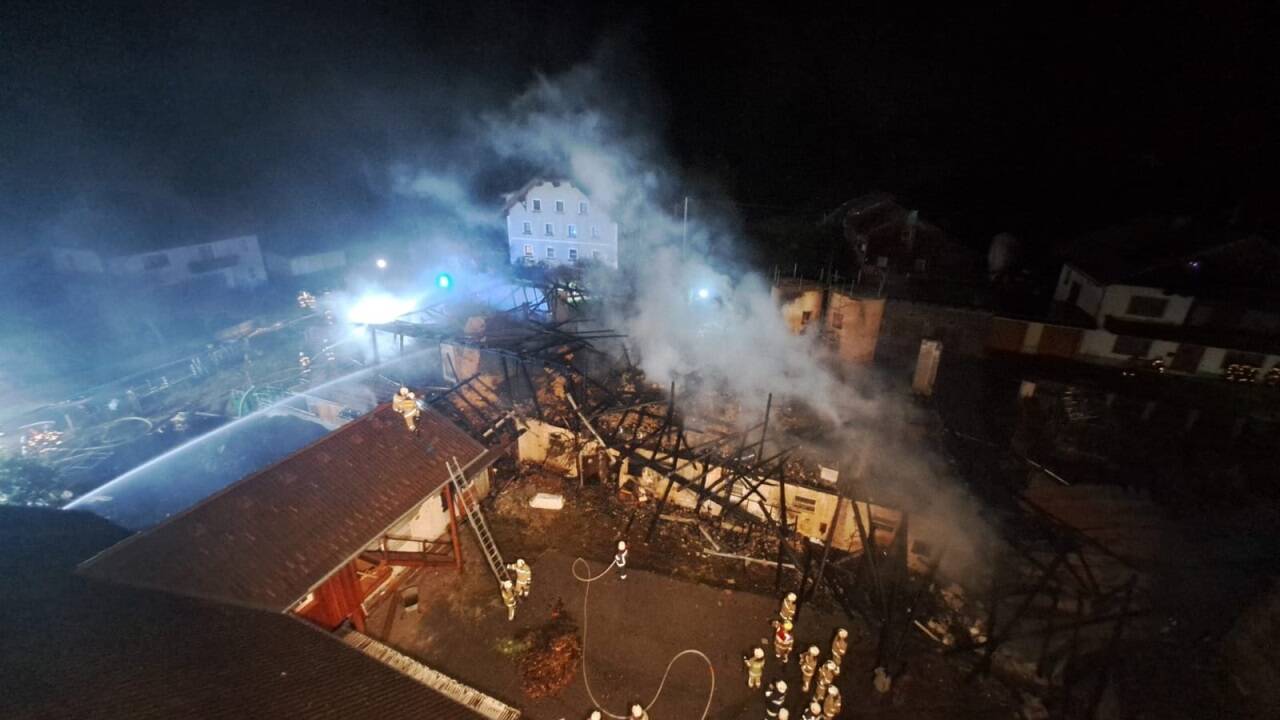 Bilder vom Brandeinsatz in Rennweg. 