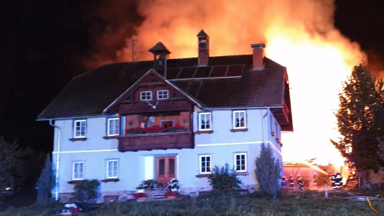 Bilder vom Brandeinsatz in Rennweg. 