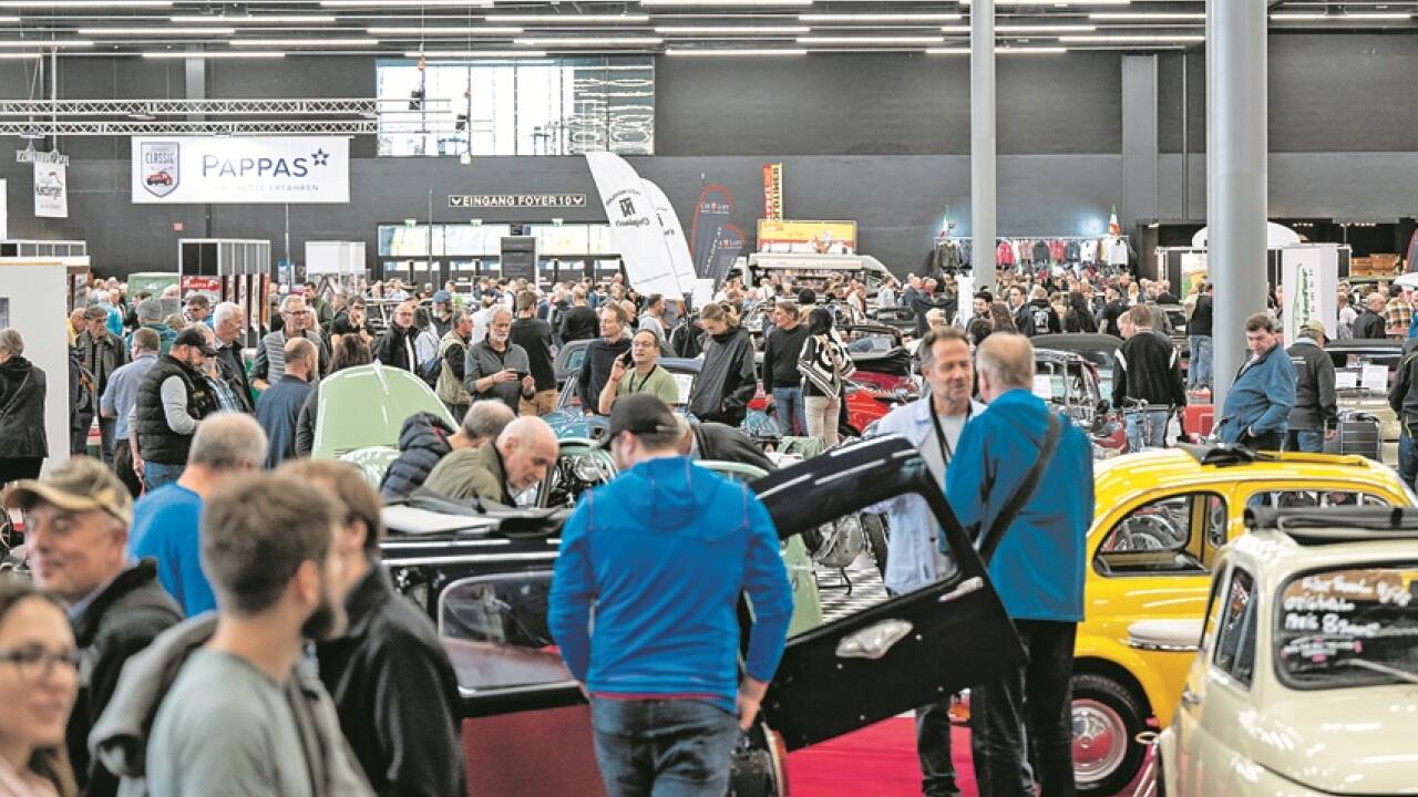 Neben professionellen Ausstellern tummeln sich auf der Classic Expo auch unzählige private Anbieter und Oldtimerclubs.  