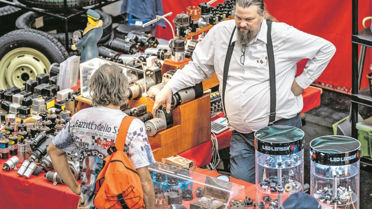 Neben professionellen Ausstellern tummeln sich auf der Classic Expo auch unzählige private Anbieter und Oldtimerclubs.  
