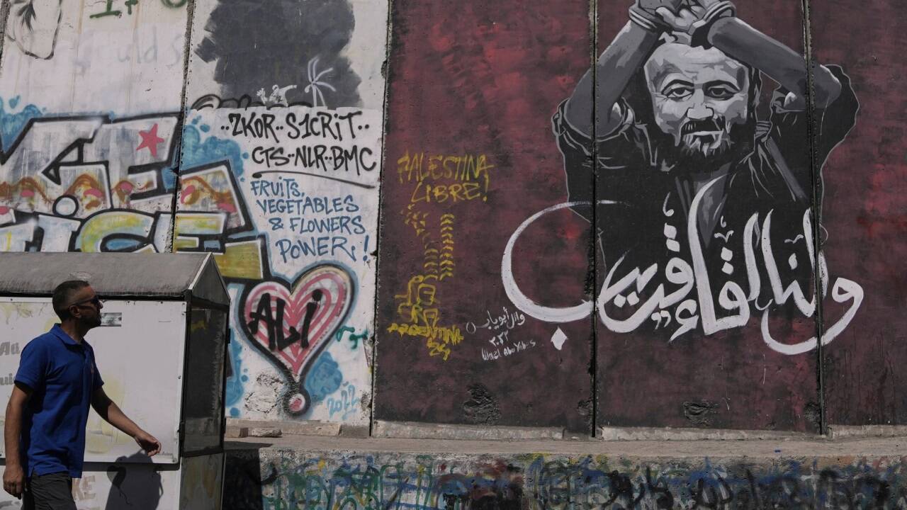 Marwan Barghuthi ist eine Ikone für viele Palästinenser - obwohl er seit mehr als 20 Jahren in einem israelischen Gefängnis sitzt. Marwan Barghuthi ist eine Ikone für viele Palästinenser - obwohl er seit mehr als 20 Jahren in einem israelischen Gefängnis sitzt.