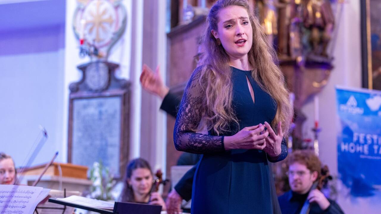 Solistin Nikola Hillebrand begeisterte beim Festkonzert in der Stadtpfarrkirche Mittersill. 