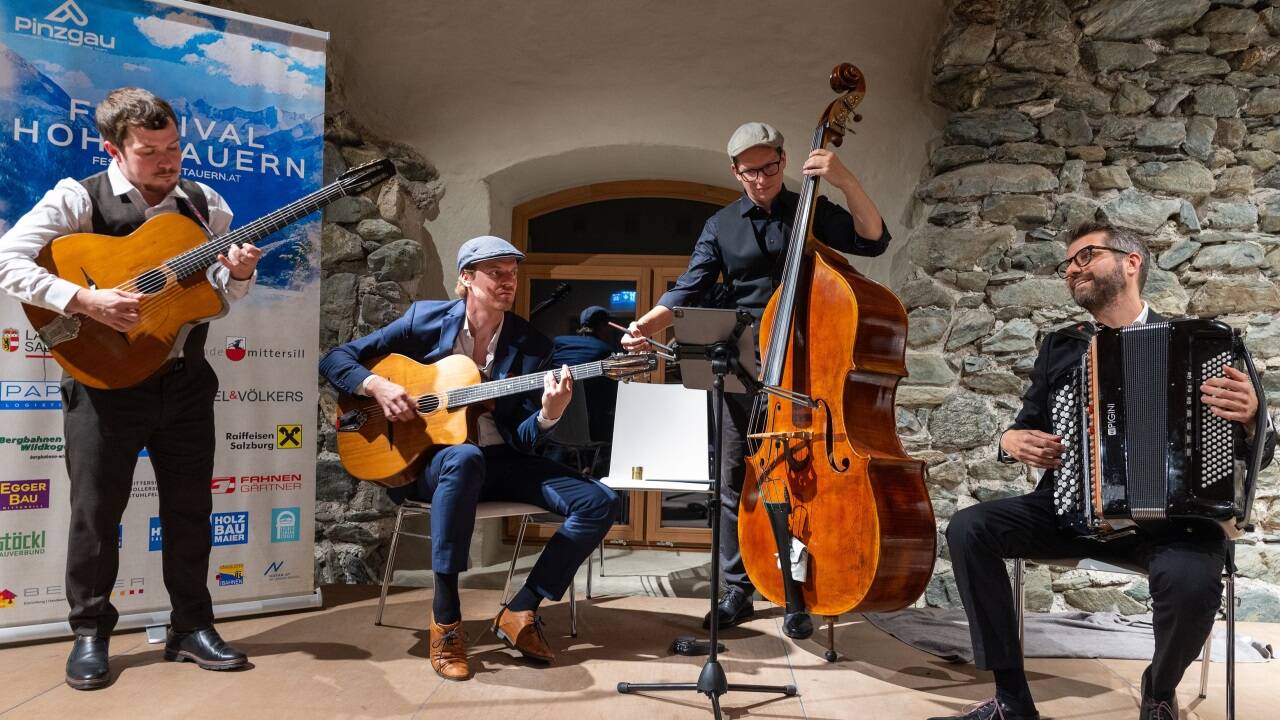 „Schneeberger & Bakanic“ musizierten im Felberturm. 