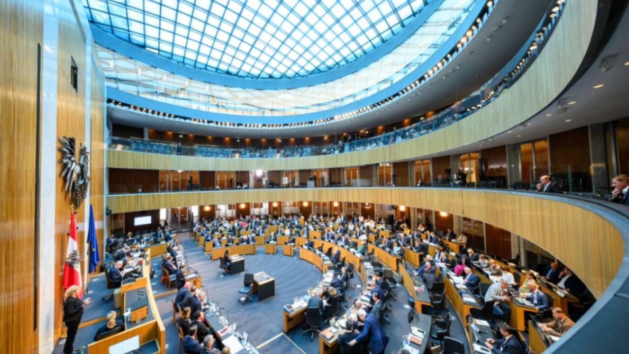 Regierungsparteien stimmten für Weiterbildungszeit 