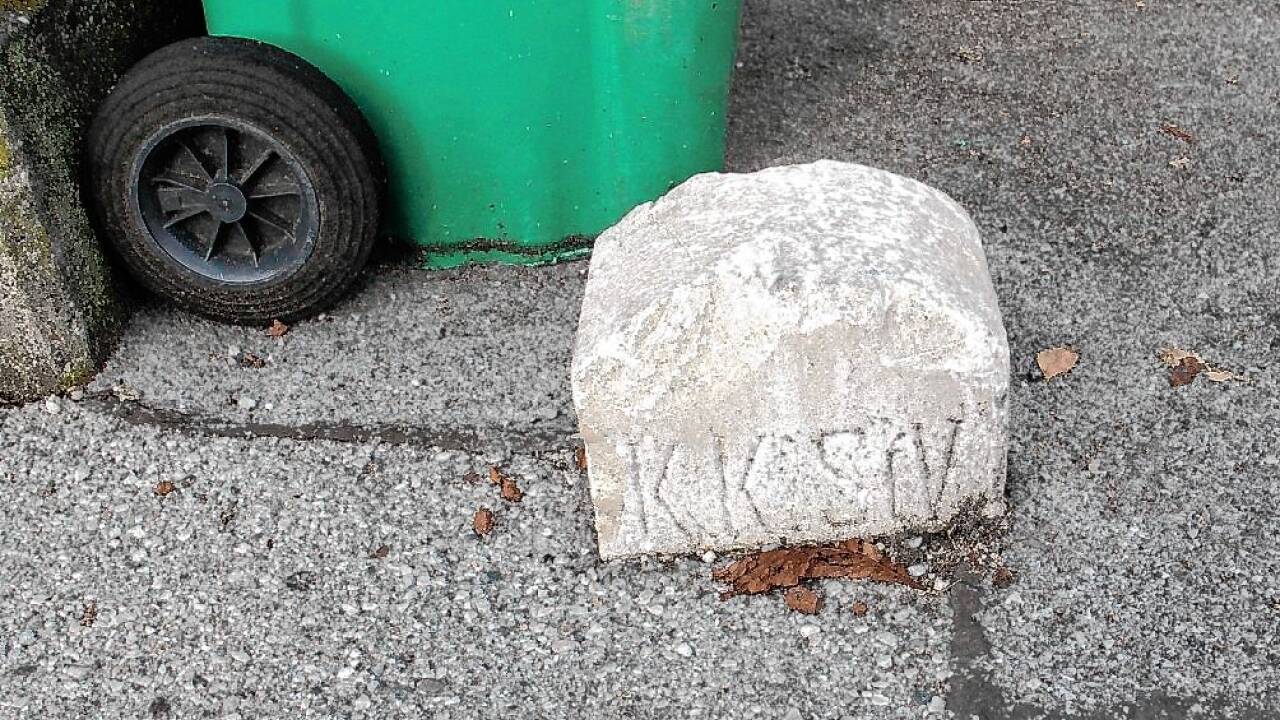 Einasphaltiert in Salzburg-Nonntal.  