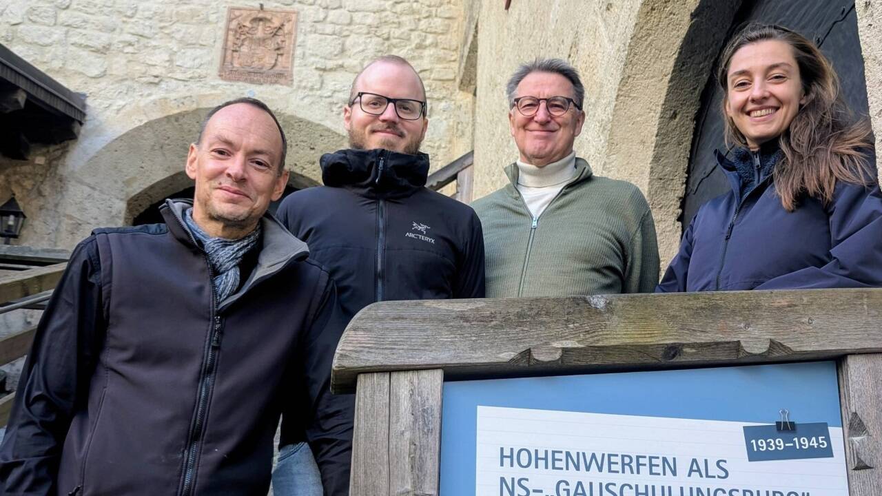 Burgverwalter Marcus Hank und das Historiker-Team: Robert Obermair, Albert Lichtblau und Cassandra Burgstaller. (Nicht im Bild: Ausstellungsmacher Hannes Sulzenbacher).  