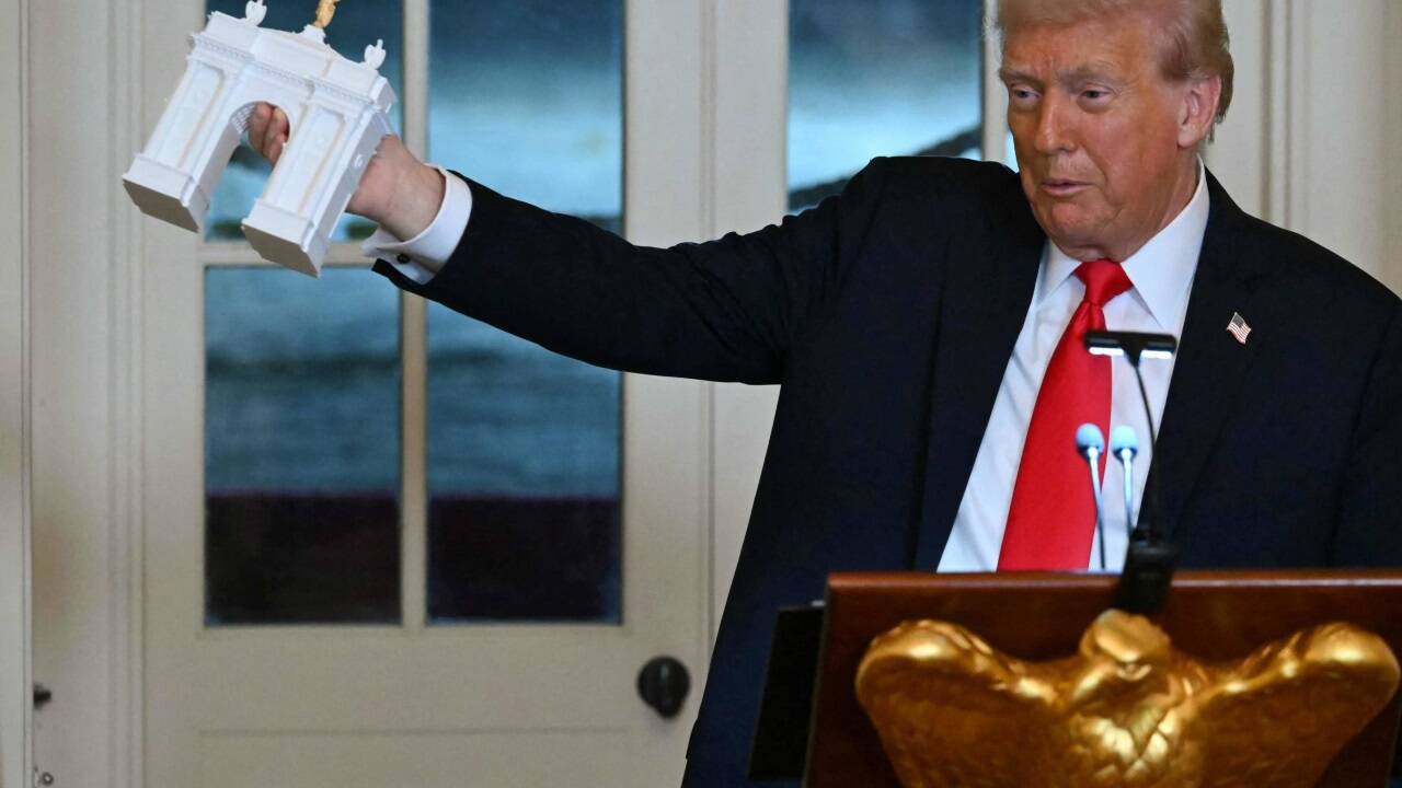 Donald Trump hat bei einem Spendendinner bereits ein Modell des geplanten Triumpfbogens für Washington präsentiert.  