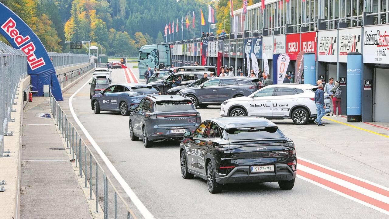 Ob BYD, Mercedes, Mazda, Tesla, Leapmotor oder Microlino – die Bandbreite der Testfahrzeuge vor Ort war auch in diesem Jahr groß. 