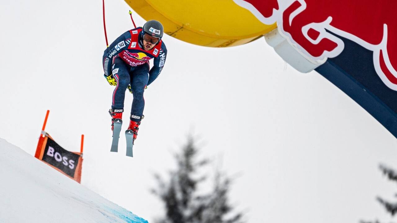 Mit „Downhill Skiers – Ain’t no mountain steep enough“ entsteht ein Kinofilm, der die Faszination, Dramatik und Härte des alpinen Abfahrts-Weltcups wie nie zuvor auf die Leinwand bringt. 